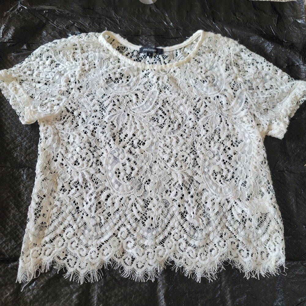 White Size small shirt - Pretty Lace flower design